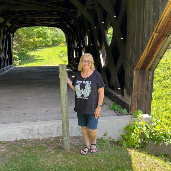 Meet your Posher, Laurie - Picture 2 of 2